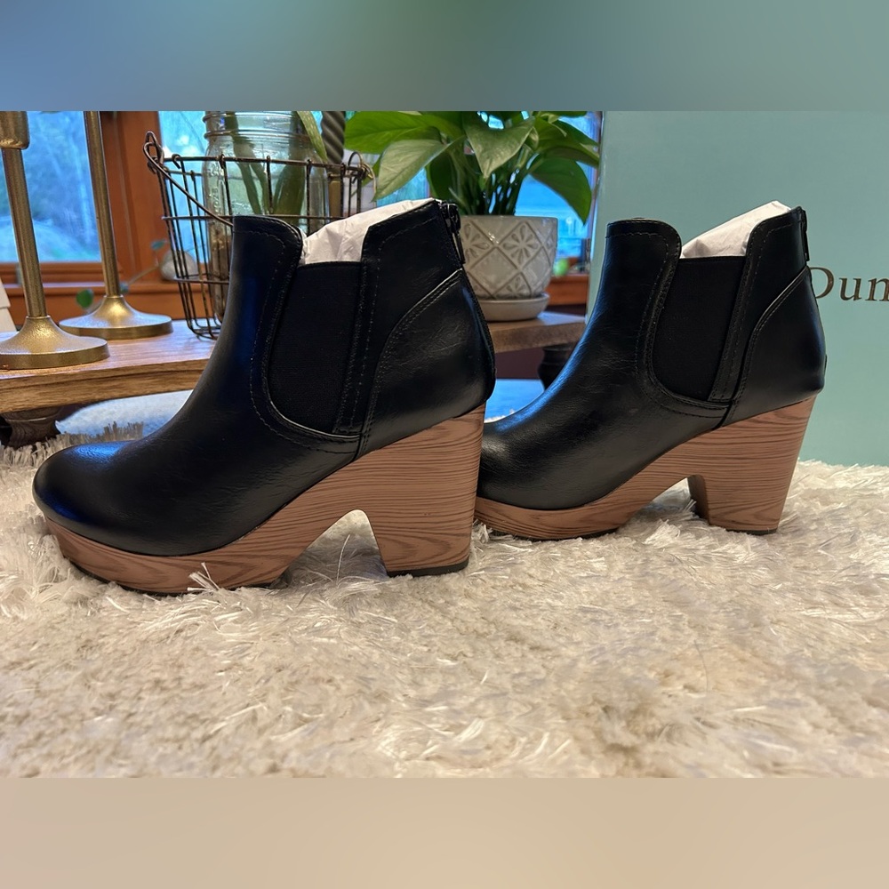 Beautiful “Pamela” Pierre Dumas booties in black. Size 7. New with box. - Picture 4 of 7